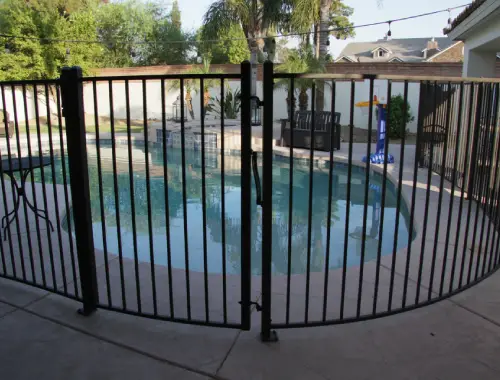 Aluminium blade pool fence around a backyard pool area